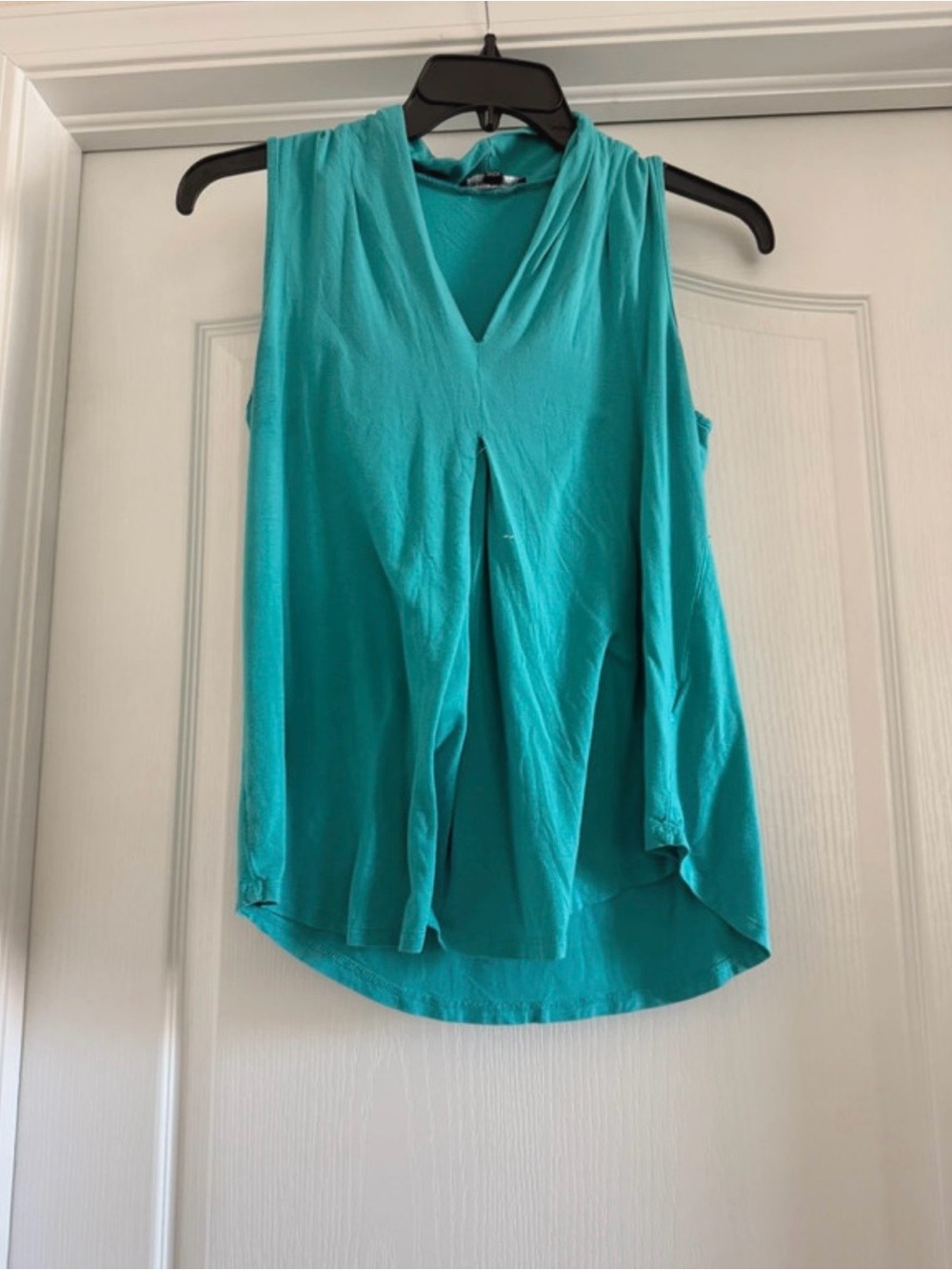 Cable & Gauge Sleeveless V-Neck Teal Tank